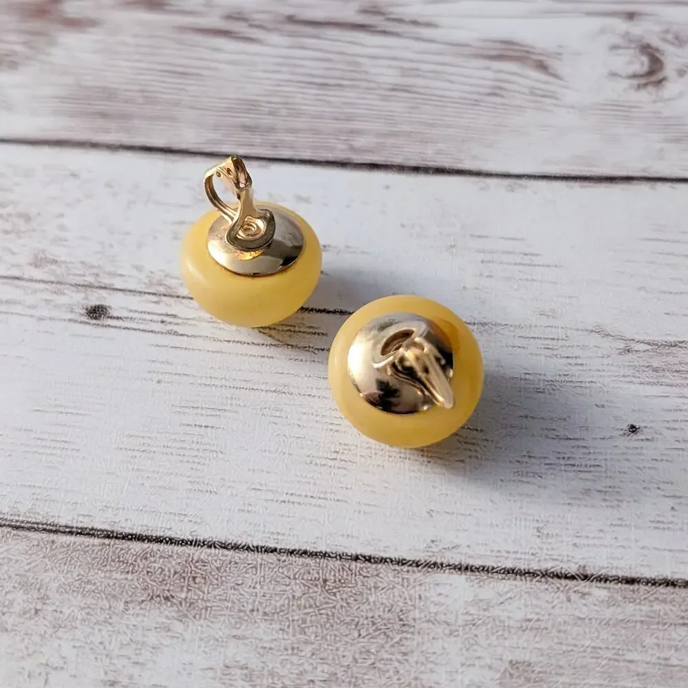 Vintage clip earrings